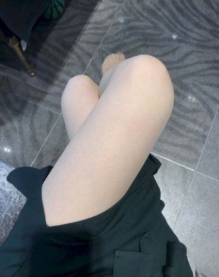 国产寡妇乱子伦一区二区三区_十万网红美女美酱